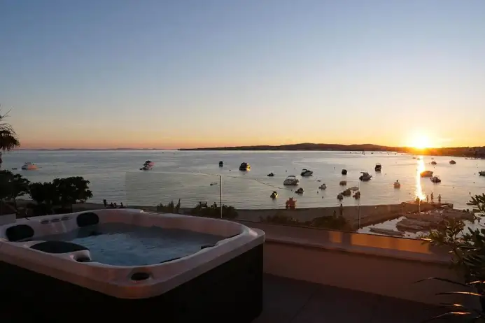 Jacuzzi 3